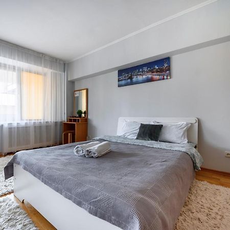 Apartamento На Проспекте Ленина Almatý Exterior foto